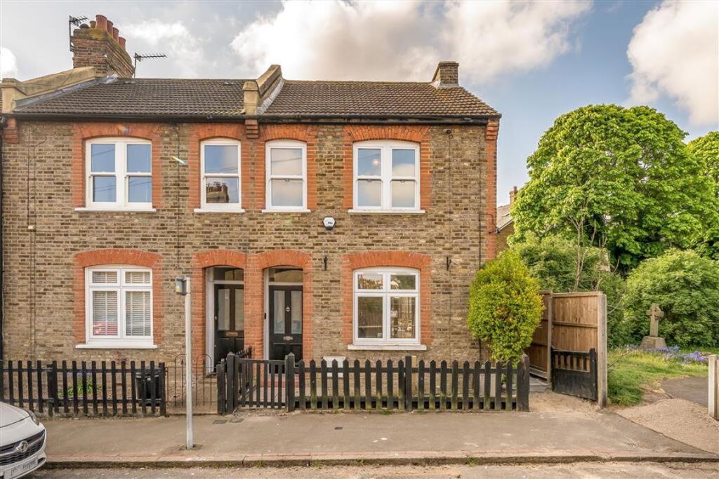 3 bed Semi Detached for rent in Chislehurst. From Dexters - Lee