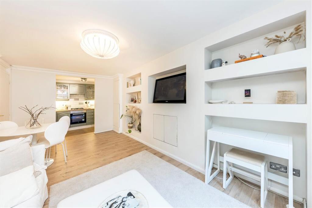 1 bed 1st Floor Flat for rent in Catford. From Dexters - Lee