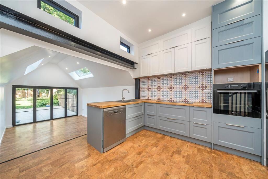 2 bed Detached for rent in Lewisham. From Dexters - Lee
