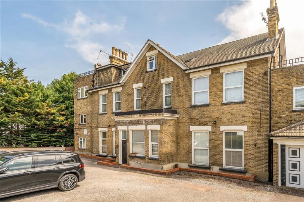 1 bed 1st Floor Flat for rent in Eltham. From Dexters - Lee
