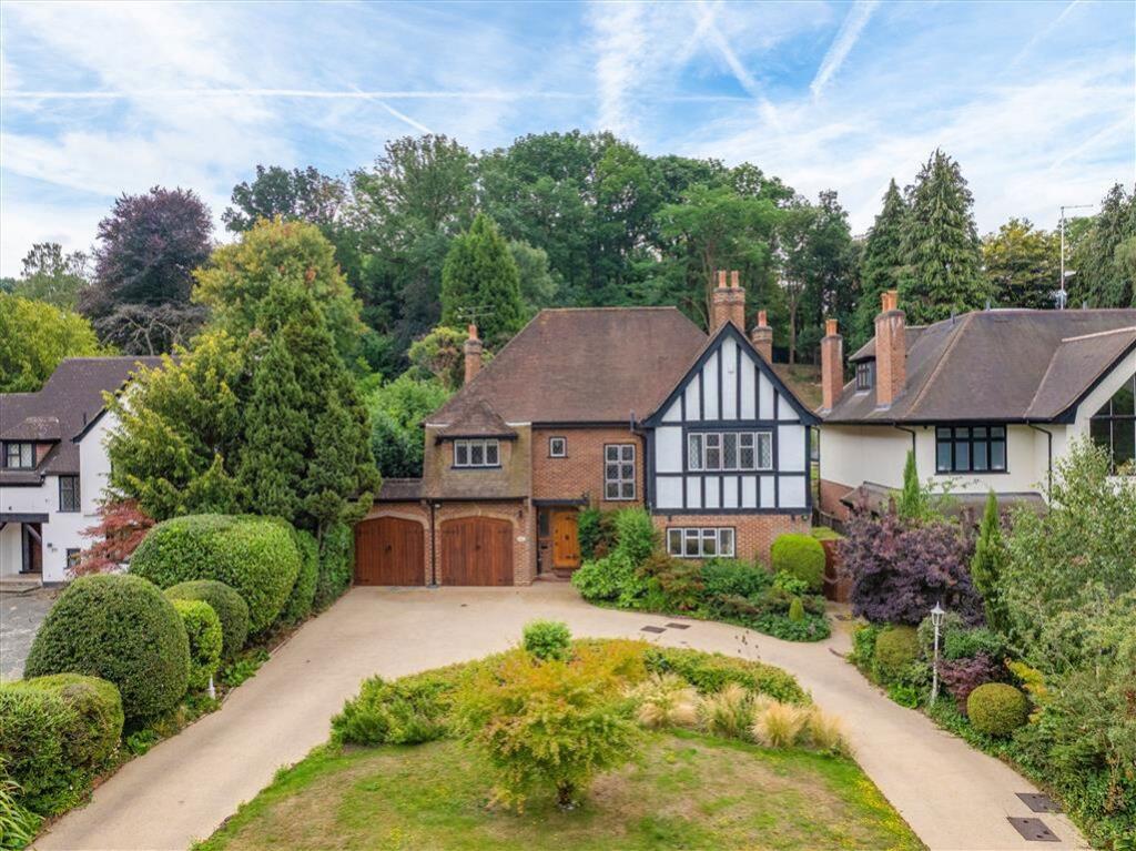 5 bed Detached for rent in Chislehurst. From Dexters - Lee 5 bed Detached for rent in Chislehurst. From Dexters - Lee