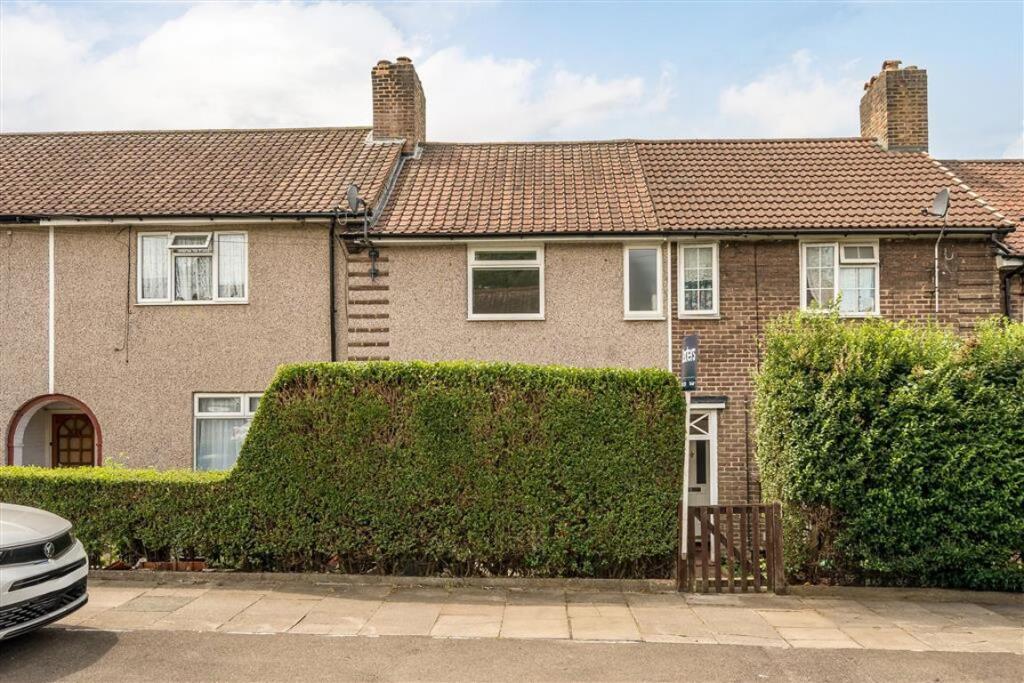 2 bed Mid Terraced House for rent in Catford. From Dexters - Lee 2 bed Mid Terraced House for rent in Catford. From Dexters - Lee