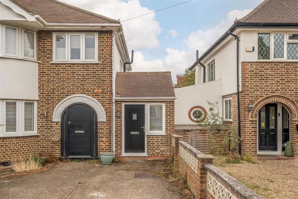 1 bed 1st Floor Flat for rent in Eltham. From Dexters - Lee