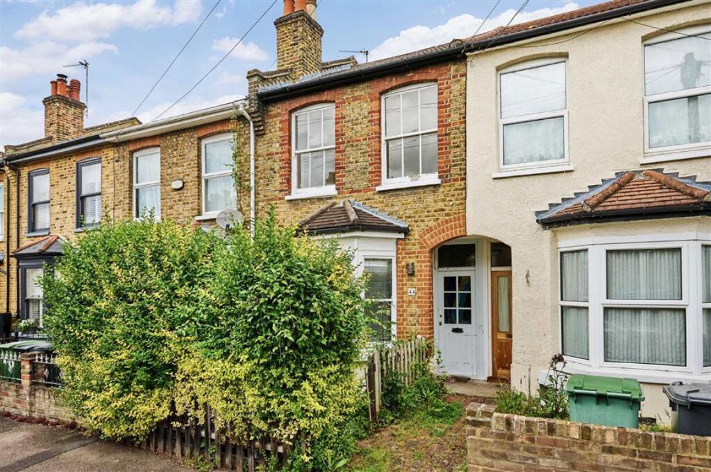 3 bed Mid Terraced House for rent in Catford. From Dexters - Lee 3 bed Mid Terraced House for rent in Catford. From Dexters - Lee
