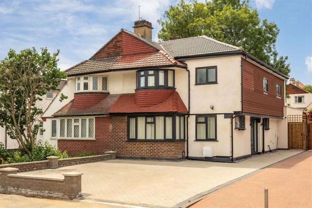 6 bed Detached for rent in Eltham. From Dexters - Lee 6 bed Detached for rent in Eltham. From Dexters - Lee