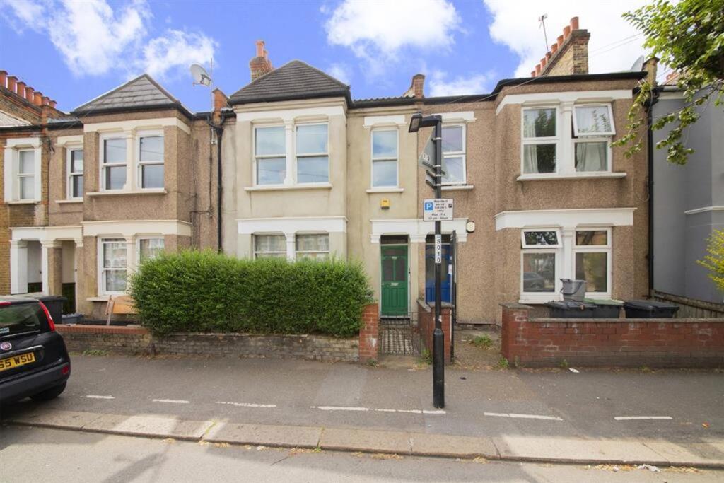 2 bed Annexe for rent in Lewisham. From Dexters - Lee 2 bed Annexe for rent in Lewisham. From Dexters - Lee