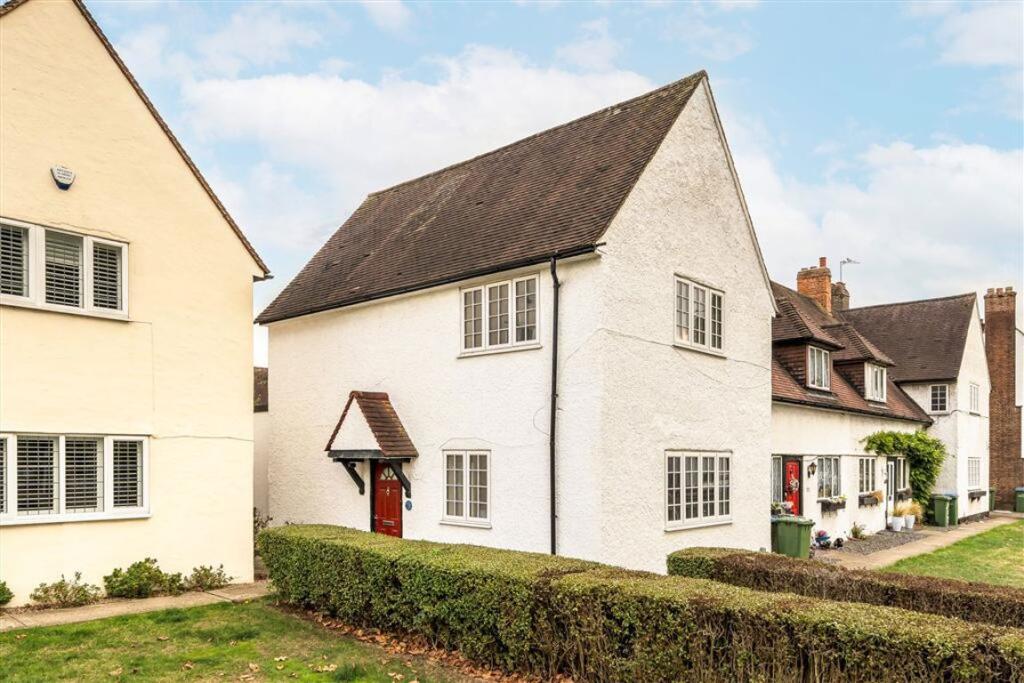 3 bed Detached for rent in Eltham. From Dexters - Lee