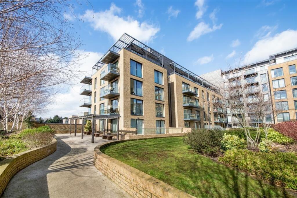 2 bed 1st Floor Flat for rent in Lewisham. From Dexters - Lee