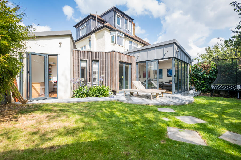 5 bed Semi Detached for rent in Catford. From Pickwick Estates - Honor Oak 5 bed Semi Detached for rent in Catford. From Pickwick Estates - Honor Oak