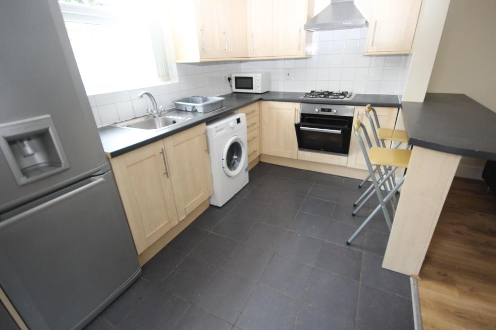 6 bed Mid Terraced House for rent in Liverpool. From PointProperties