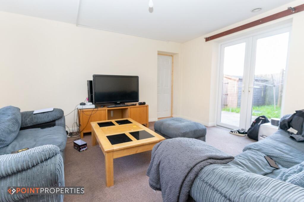 5 bed Mid Terraced House for rent in Liverpool. From Point Properties - Liverpool