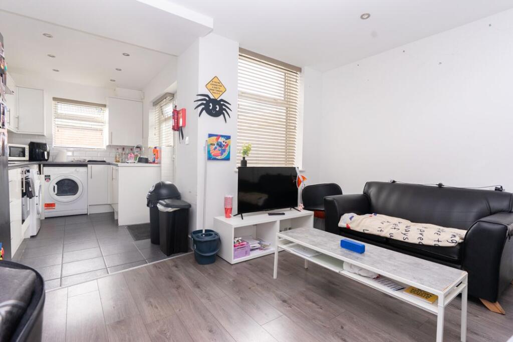 5 bed Mid Terraced House for rent in Liverpool. From Point Properties - Liverpool 5 bed Mid Terraced House for rent in Liverpool. From Point Properties - Liverpool