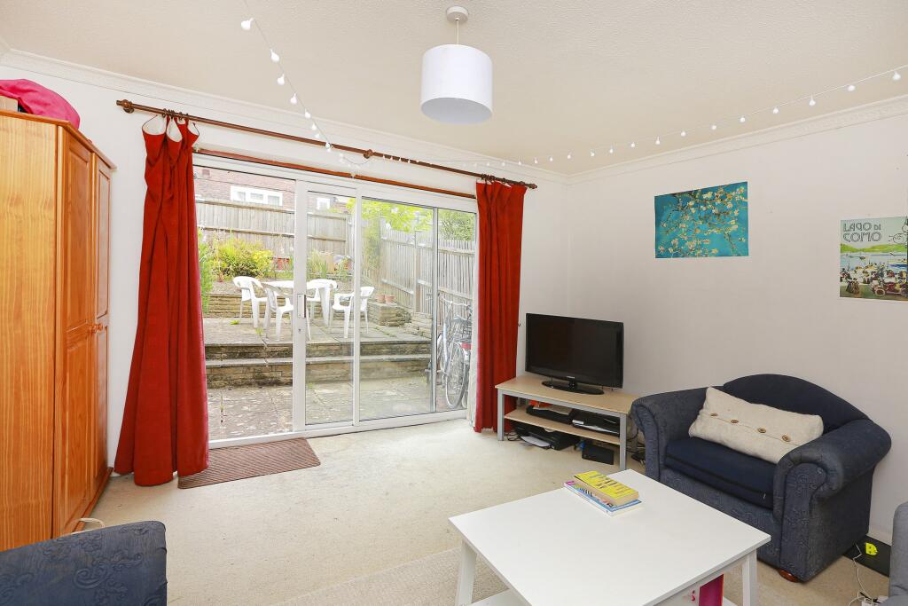 3 bed 1st Floor Flat for rent in London. From Portico - Battersea