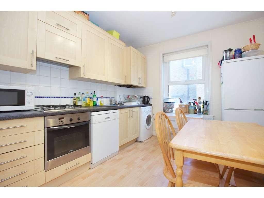 4 bed 1st Floor Flat for rent in London. From Portico - Battersea 4 bed 1st Floor Flat for rent in London. From Portico - Battersea