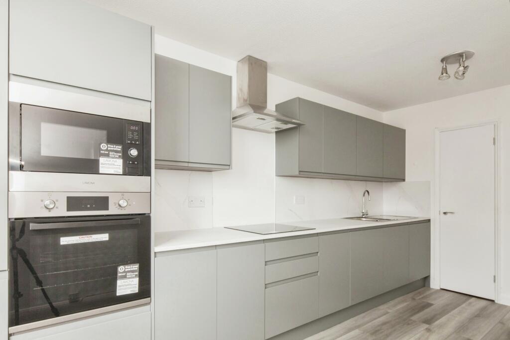 2 bed 1st Floor Flat for rent in London. From Portico - Battersea