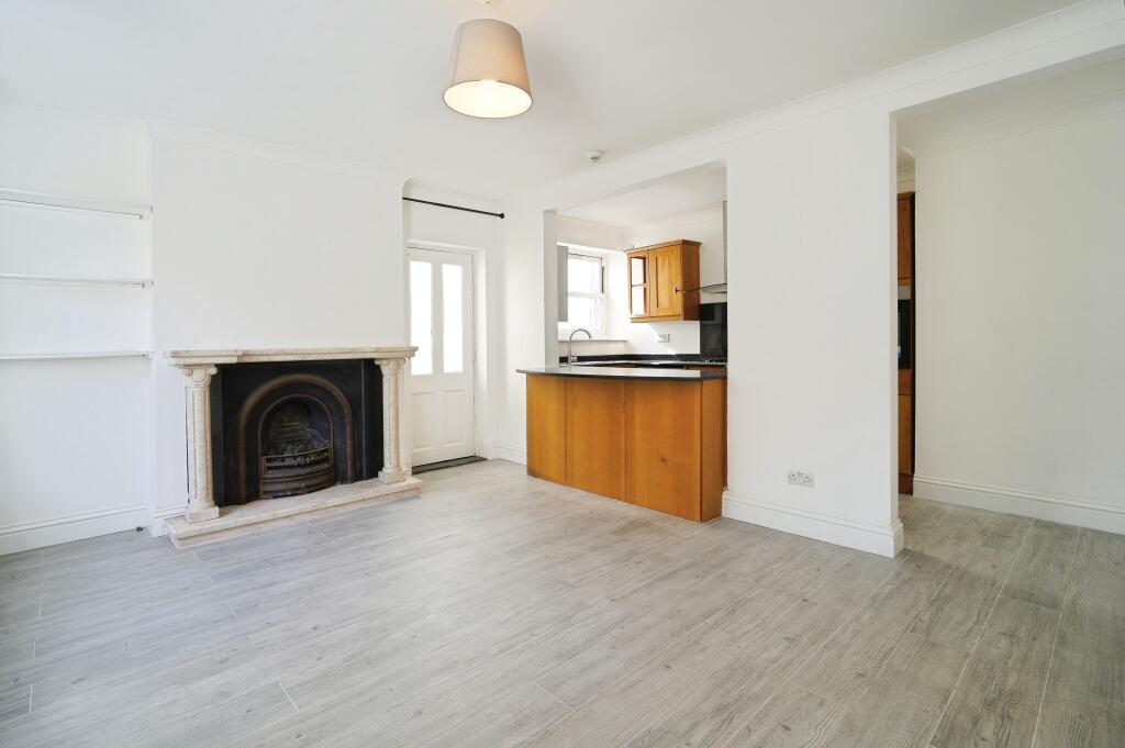 3 bed 1st Floor Flat for rent in London. From Portico - Battersea 3 bed 1st Floor Flat for rent in London. From Portico - Battersea