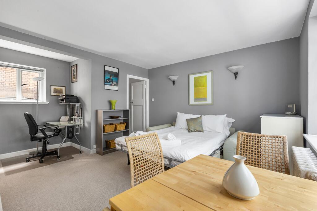4 bed 1st Floor Flat for rent in London. From Portico - Bloomsbury