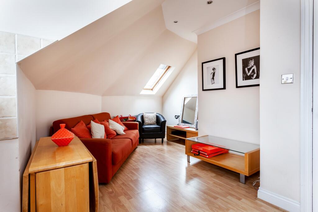 1 bed 1st Floor Flat for rent in London. From Portico - Bloomsbury