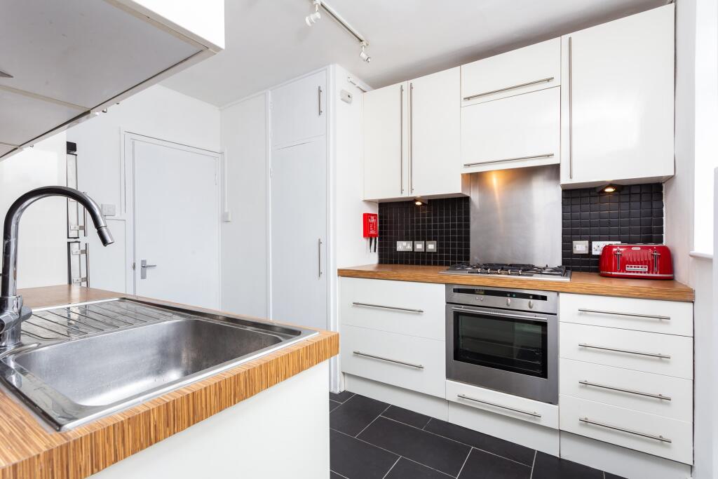 3 bed 1st Floor Flat for rent in London. From Portico - Bloomsbury
