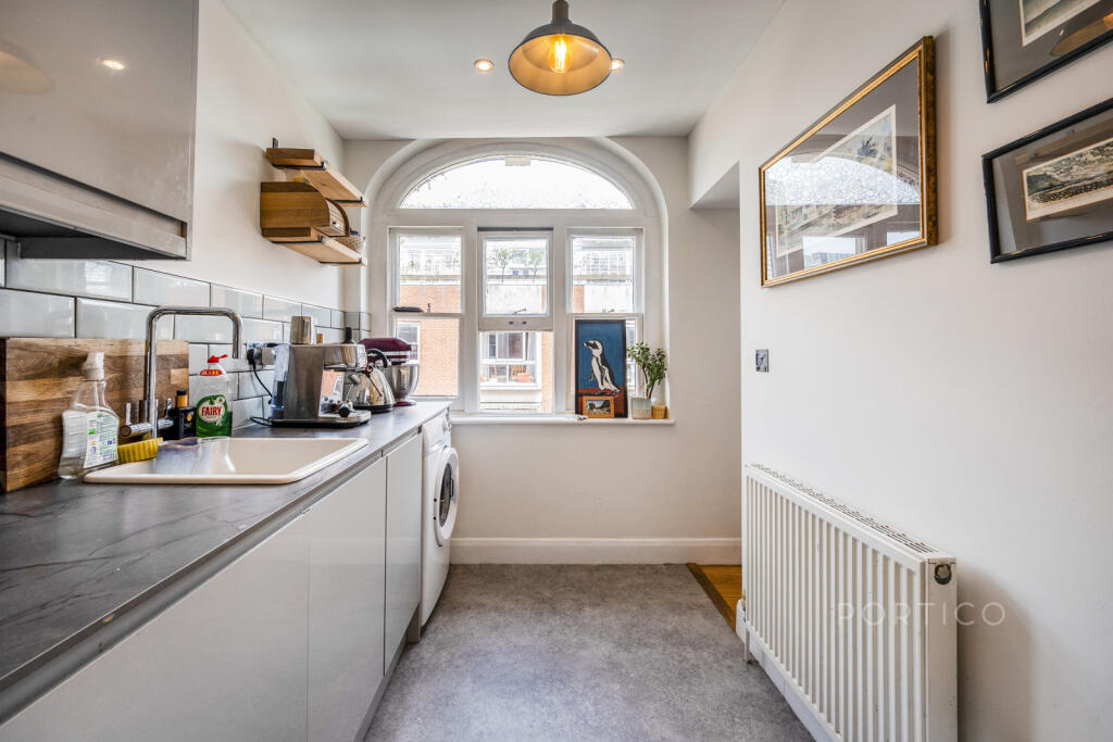 2 bed 1st Floor Flat for rent in Camden Town. From Portico - Bloomsbury
