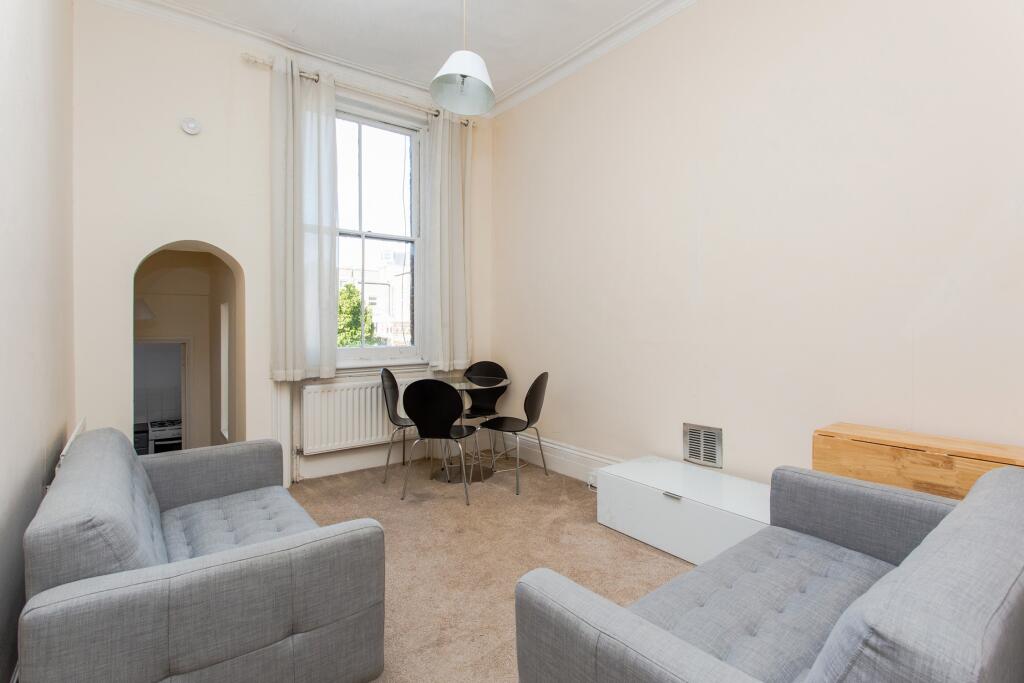 2 bed 1st Floor Flat for rent in London. From Portico - Fulham