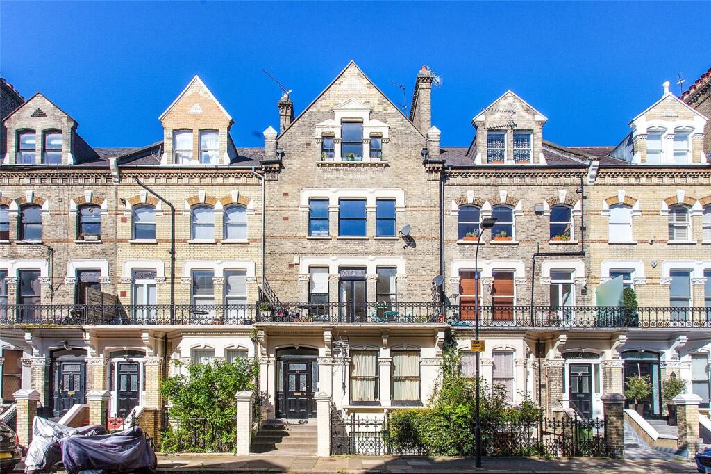 1 bed 1st Floor Flat for rent in London. From Portico - Fulham