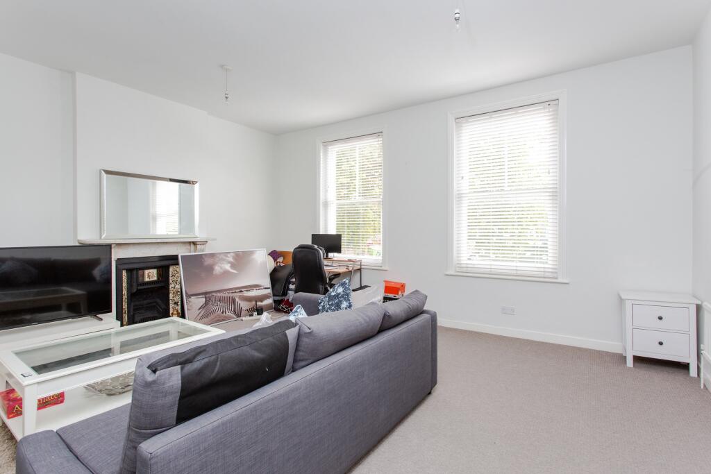 1 bed 1st Floor Flat for rent in London. From Portico - Hammersmith