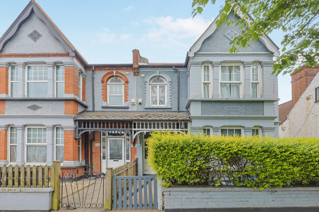 1 bed 1st Floor Flat for rent in Chiswick. From Portico - Hammersmith 1 bed 1st Floor Flat for rent in Chiswick. From Portico - Hammersmith