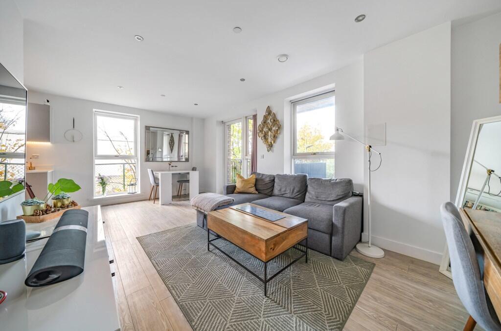 1 bed 1st Floor Flat for rent in Acton. From Portico - Hammersmith