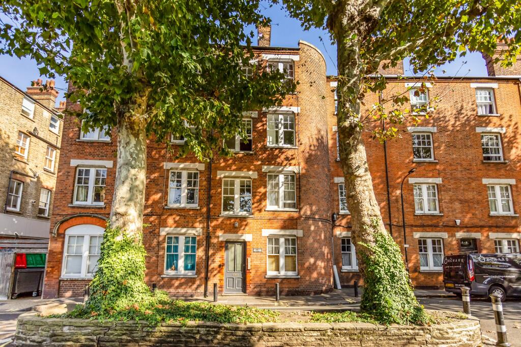 2 bed 1st Floor Flat for rent in Hammersmith. From Portico - Hammersmith