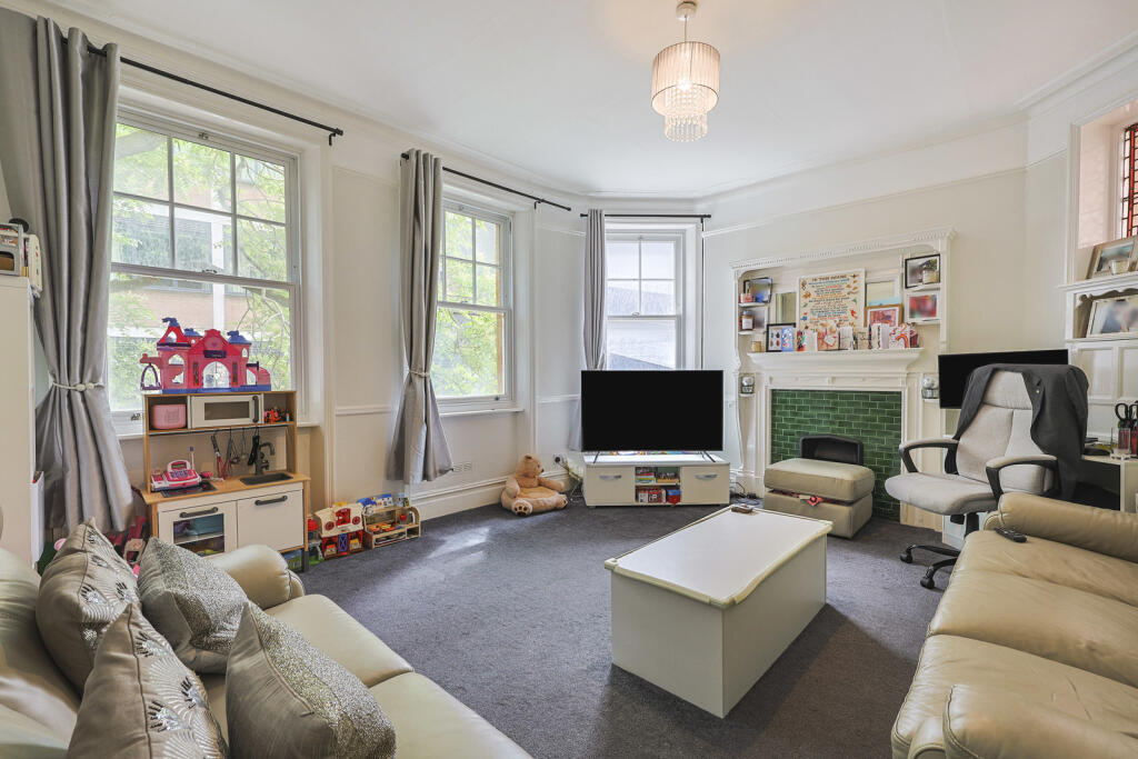 2 bed 1st Floor Flat for rent in Kensington. From Portico - Hammersmith 2 bed 1st Floor Flat for rent in Kensington. From Portico - Hammersmith