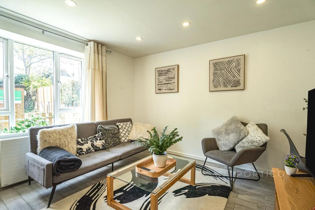 2 bed 1st Floor Flat for rent in Islington. From Portico - Islington