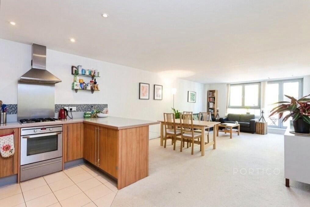 3 bed 1st Floor Flat for rent in London. From Portico - Islington