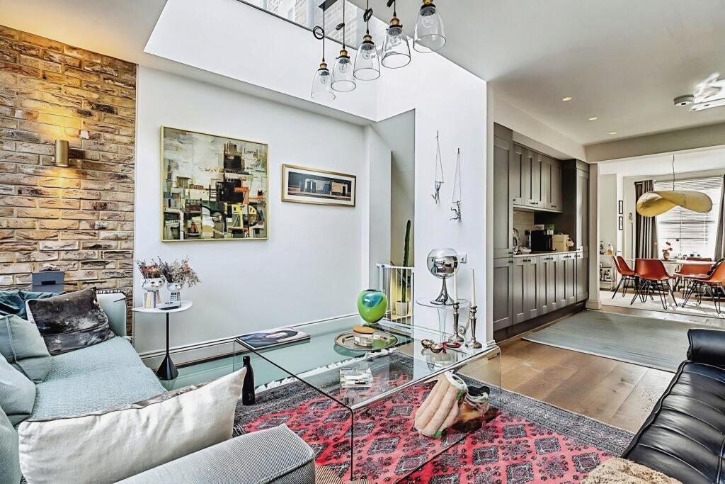 3 bed Detached for rent in London. From Portico - Islington