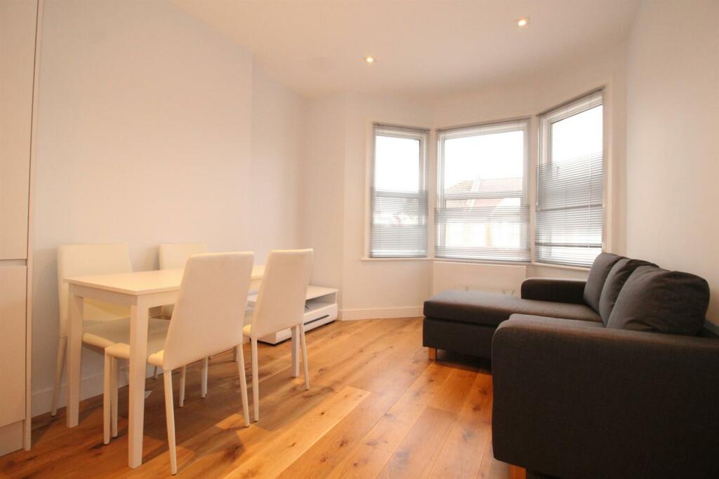 2 bed Flat for rent in London. From Portland Estate & Lettings Agents