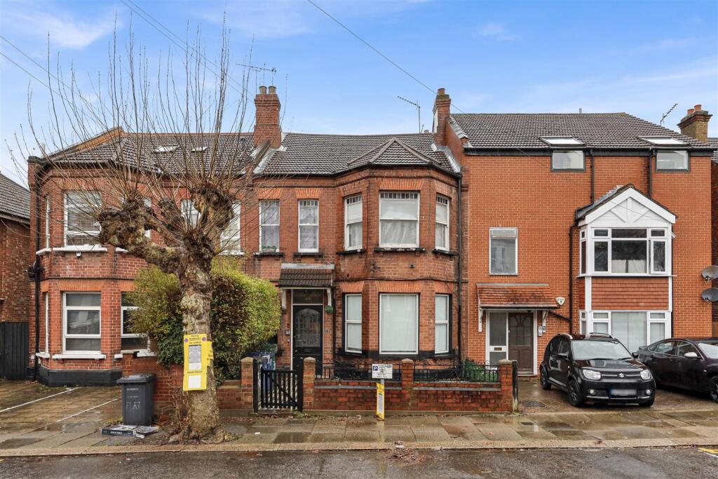 2 bed 1st Floor Flat for rent in London. From Portland Estate Agents - London