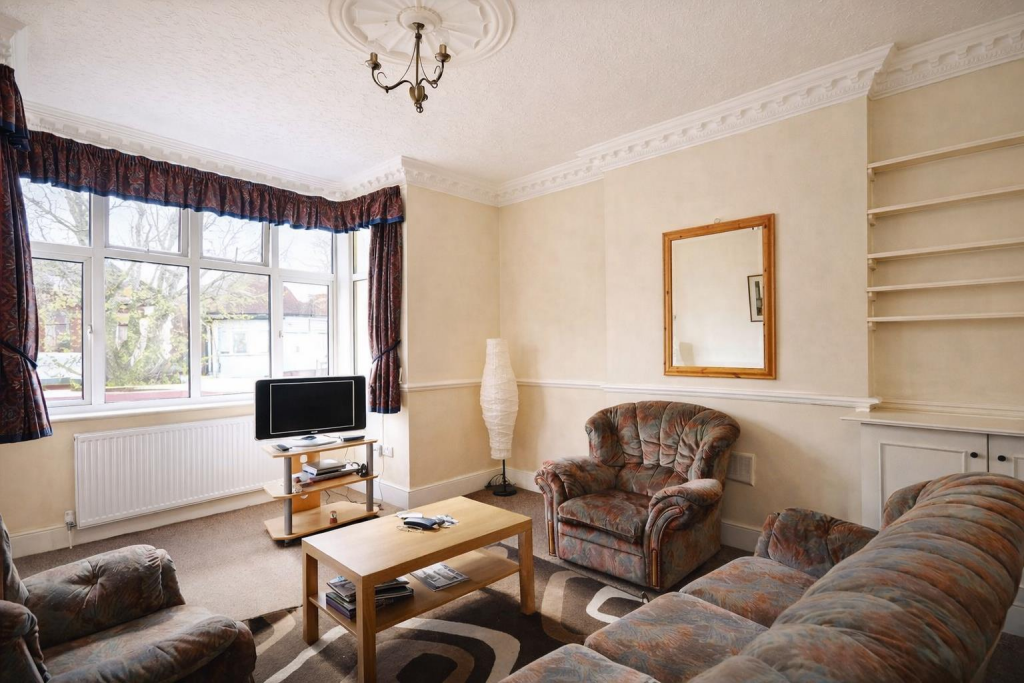 2 bed 1st Floor Flat for rent in London. From Portland Estate Agents - London