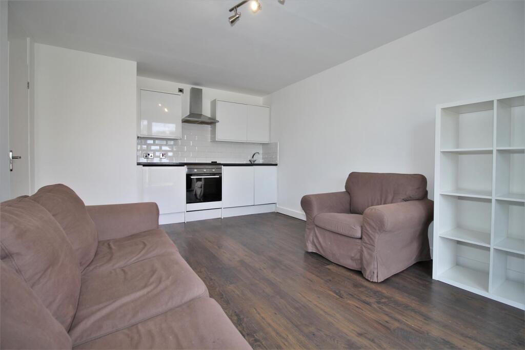 2 bed 1st Floor Flat for rent in London. From Portland Estate Agents - London