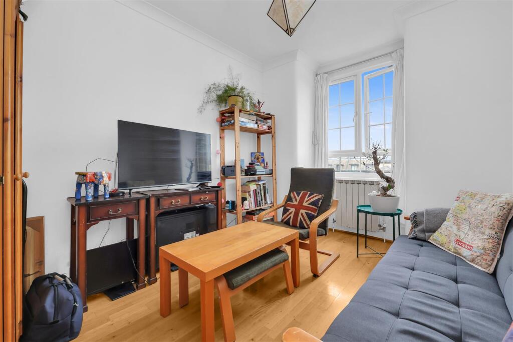 3 bed 1st Floor Flat for rent in London. From Portland Estate Agents - London