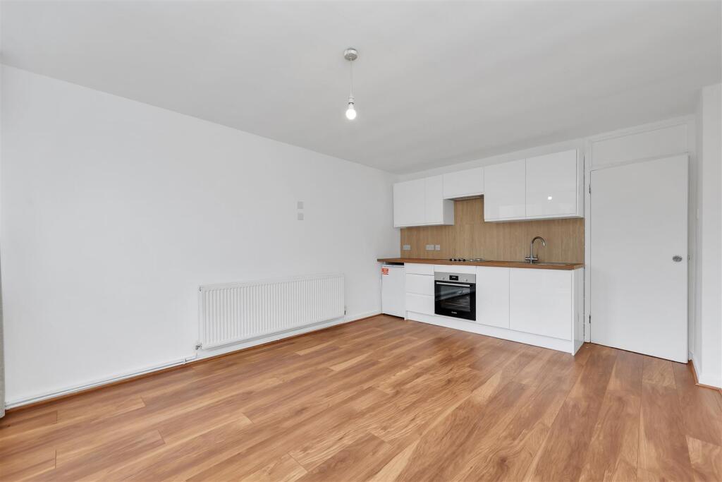 3 bed 1st Floor Flat for rent in London. From Portland Estate Agents - London