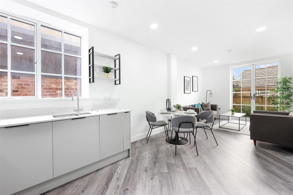 2 bed 1st Floor Flat for rent in London. From Portland Estate Agents - London