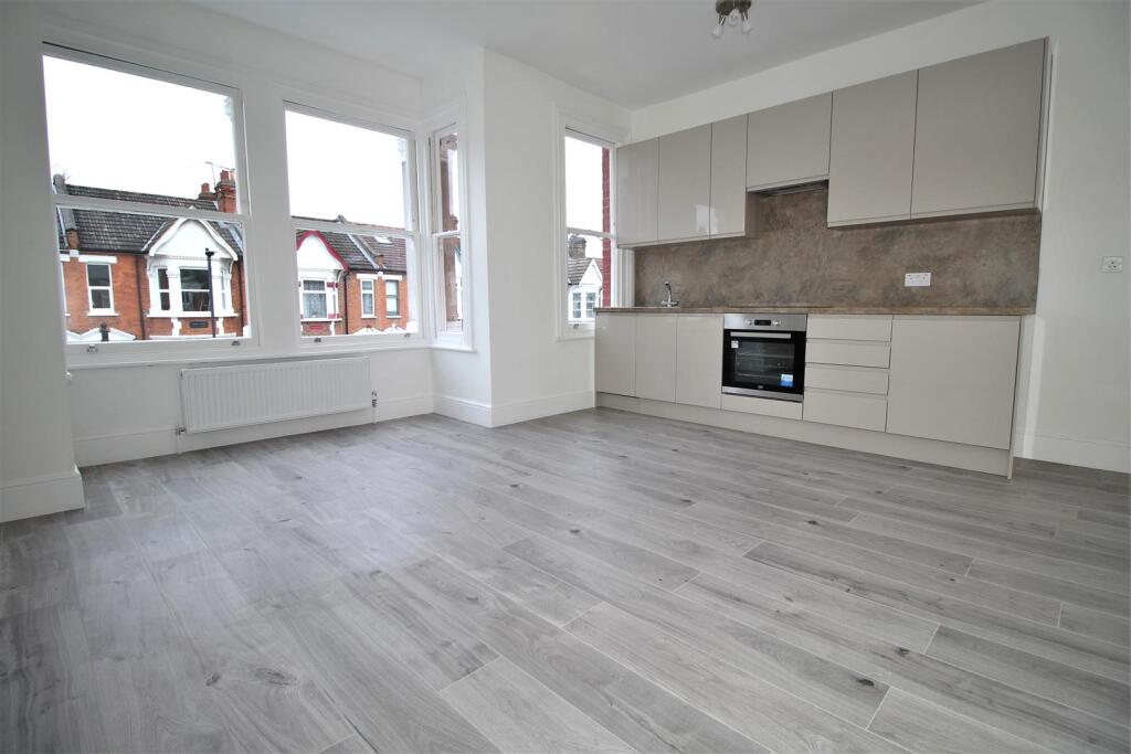 4 bed 1st Floor Flat for rent in London. From Portland Estate Agents - London
