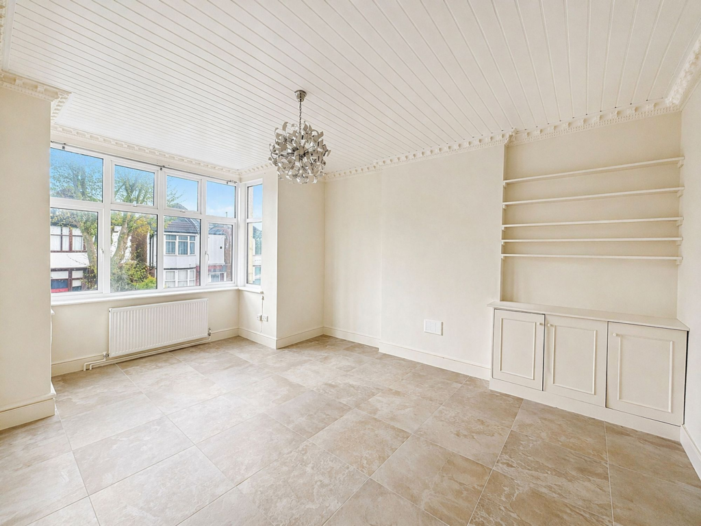 2 bed 1st Floor Flat for rent in London. From Portland Estate Agents - London