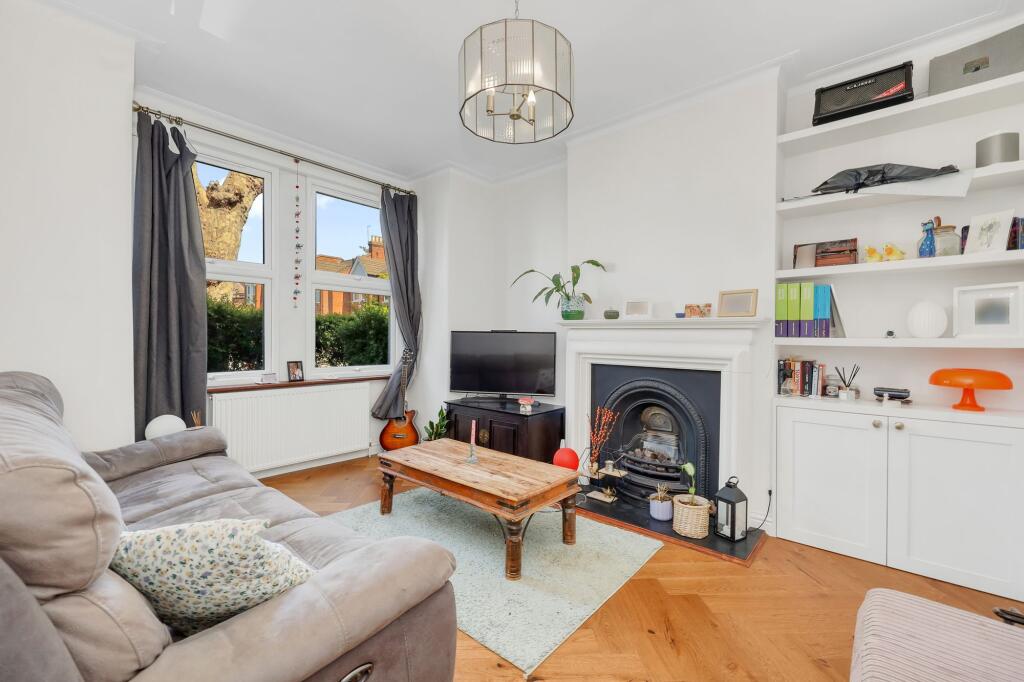2 bed 1st Floor Flat for rent in London. From Portland Estate Agents - London