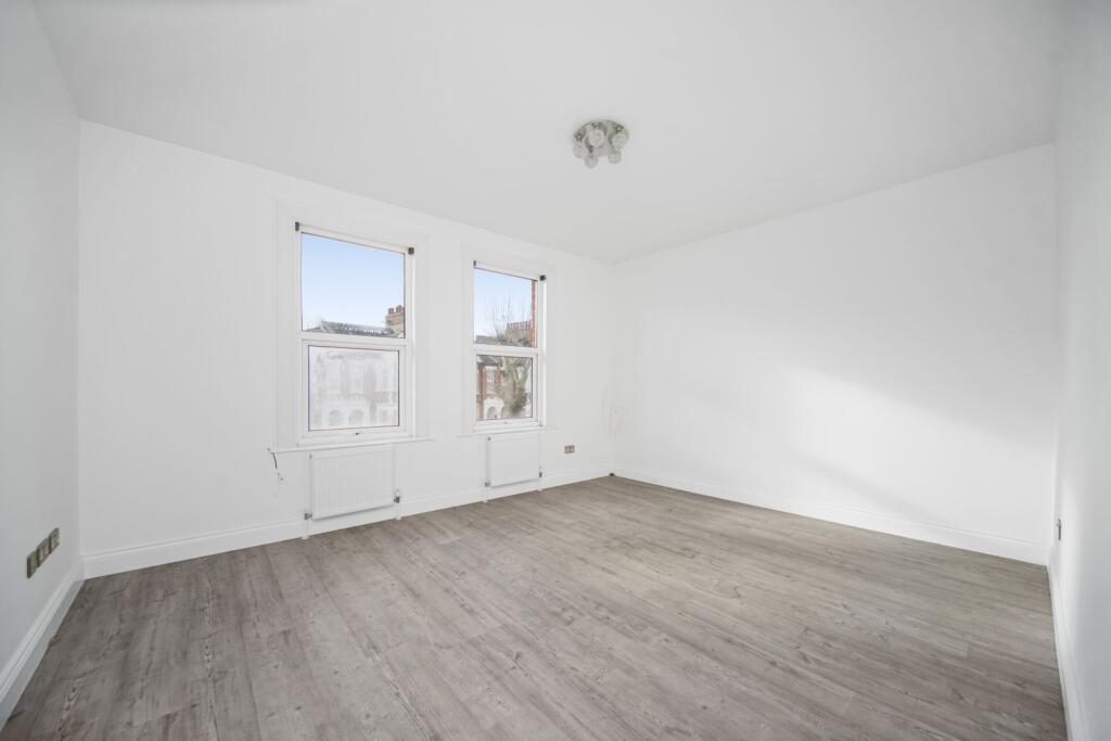 1 bed 1st Floor Flat for rent in London. From Portland Estate Agents - London