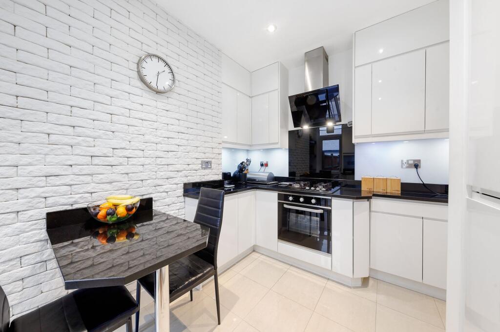 1 bed 1st Floor Flat for rent in London. From Portland Estate Agents - London 1 bed 1st Floor Flat for rent in London. From Portland Estate Agents - London