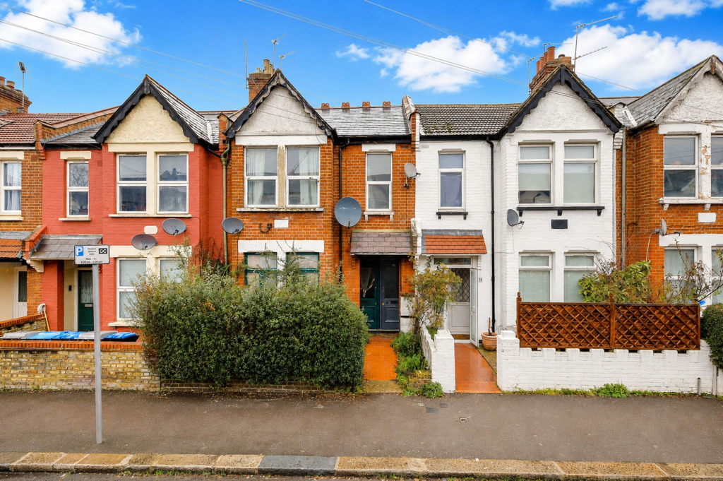 3 bed 1st Floor Flat for rent in Willesden. From Portland Estate Agents - London 3 bed 1st Floor Flat for rent in Willesden. From Portland Estate Agents - London