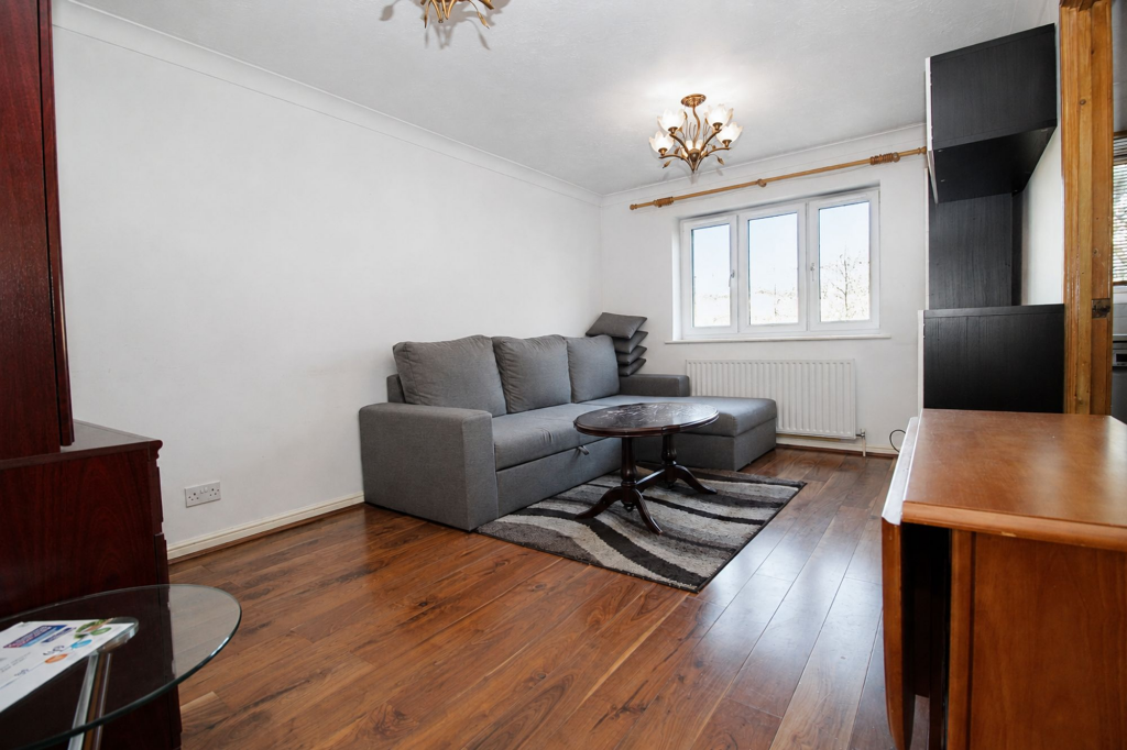 1 bed 1st Floor Flat for rent in London. From Portland Estate Agents - London