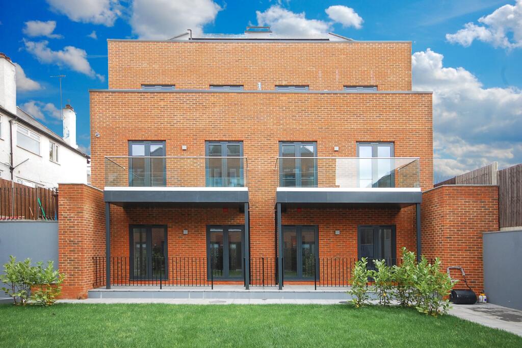 2 bed 1st Floor Flat for rent in Willesden. From Portland Estate Agents - London