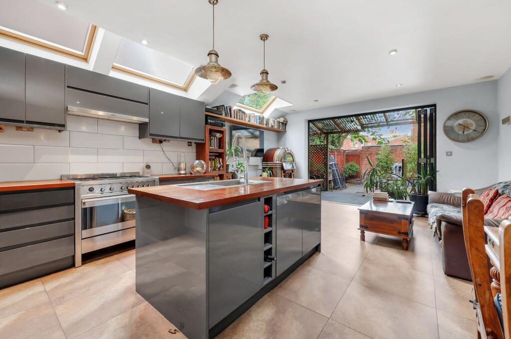 5 bed Mid Terraced House for rent in London. From Portland Estate Agents - London
